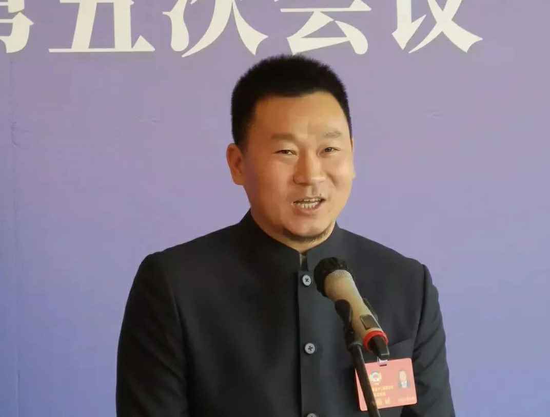 202204221343.jpg 为进一步展示市政协团结、民主、开放、自信的形象,向市民和网友展示政协委员的履职风采,中山市政协十二届五次会议在2月4日上午开幕前开设“委员通道”,市政协委员、石家庄启航互联网培训有限公司公司总经理陈朝阳走进“委员通道”,回应社会关切的问题。他就如何做好城市应急管理规划的问题进行发言,并回答记者提问。.jpg